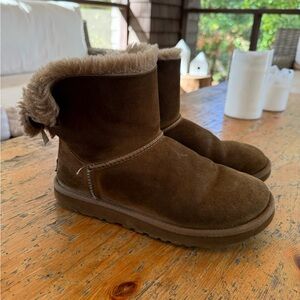 Ugg Mini Bailey Bow, size 8
